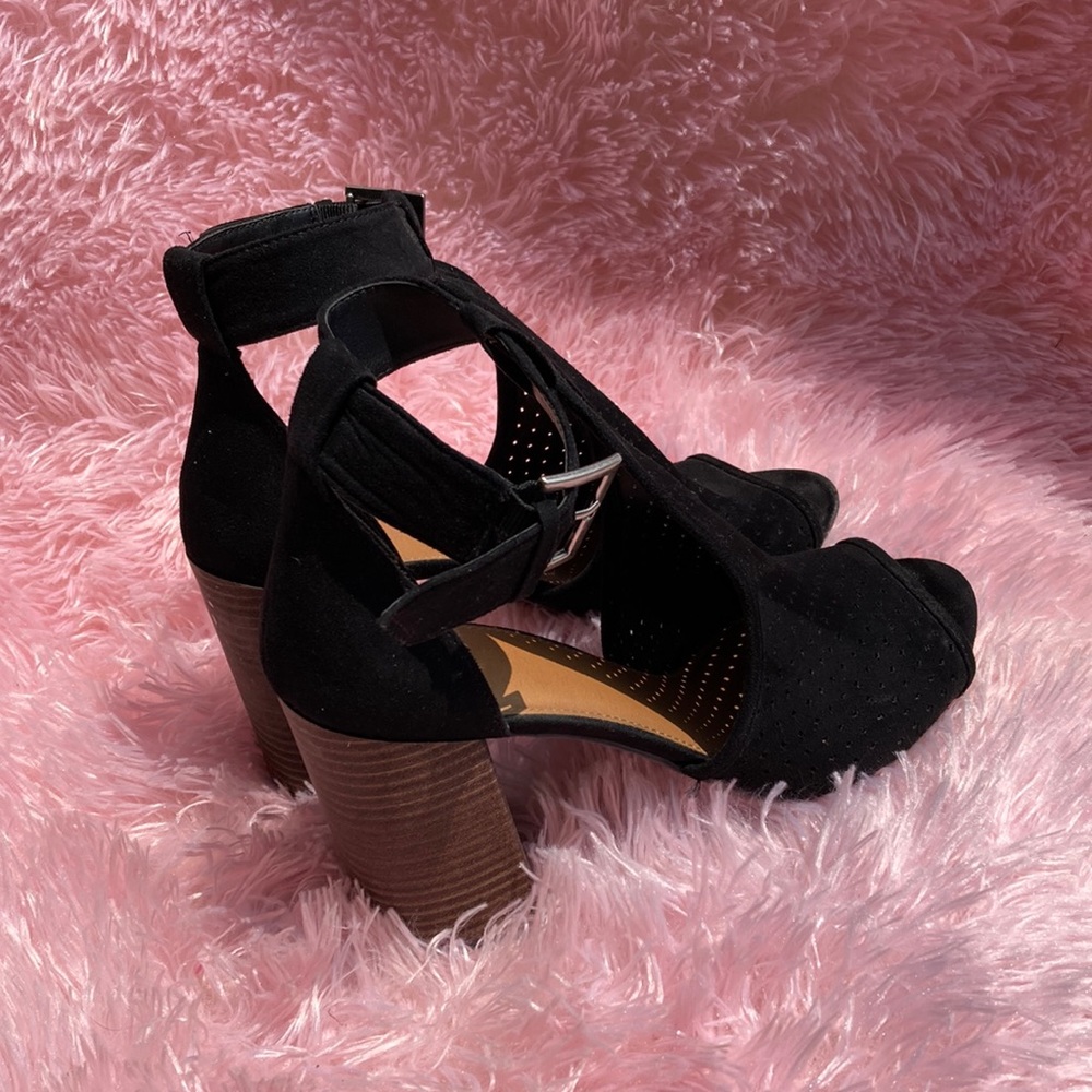4” block heel textile open toe ankle strap sandals with buckle closure size 9.5